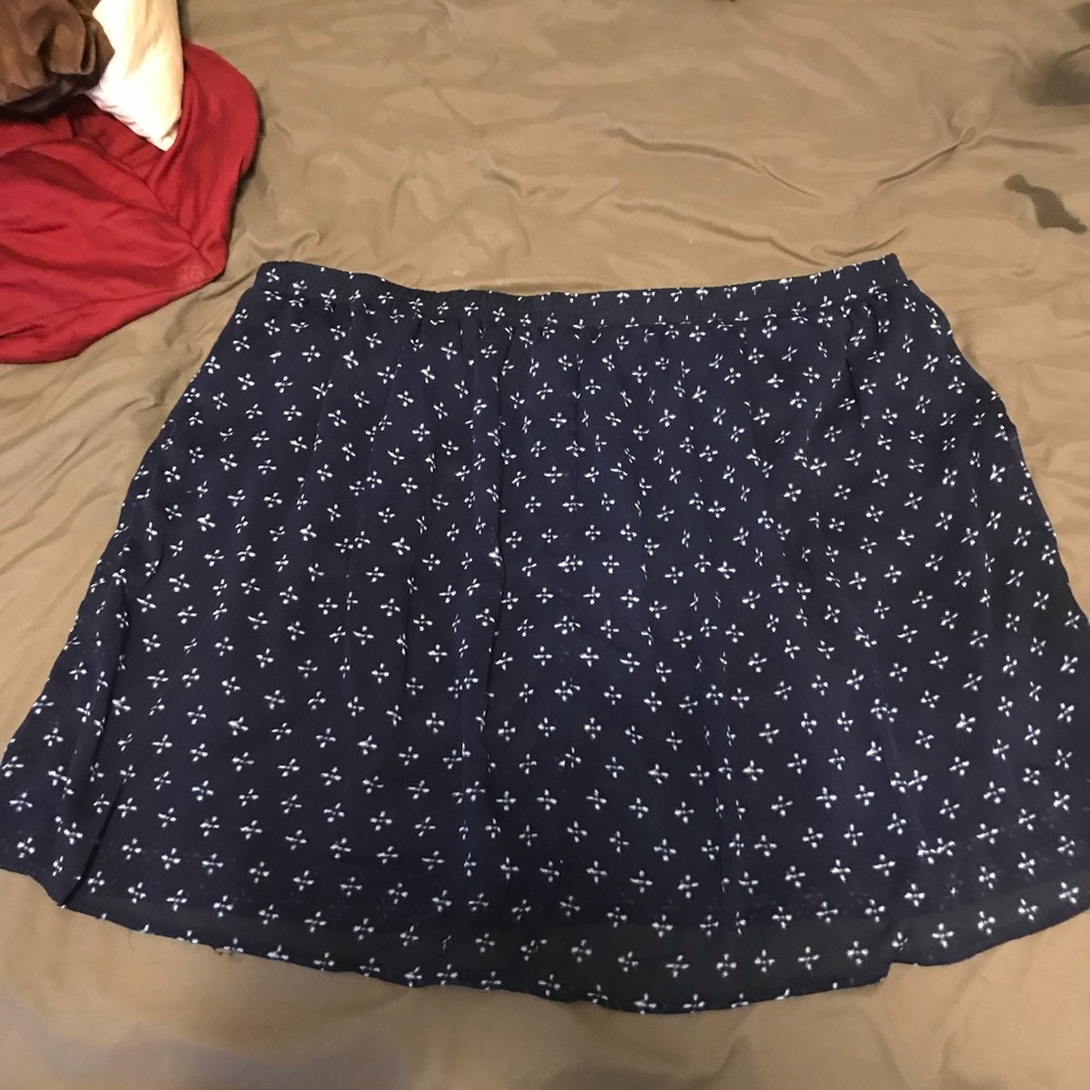 Old navy skirt dark blue light blue pattern